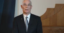 Balog Zoltán már leadta, Habony Árpád még őrizgeti a diplomata-útlevelét