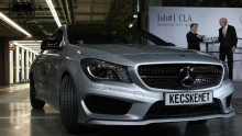 Ebből nagy botrány lesz: kiderült, mennyivel keresnek kevesebbet a kecskeméti Mercedes-gyár munkásai, mint a németek – pedig sokkal többet dolgoznak