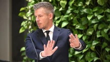 Hiába várta az egész ország, Magyar Péter nem jelentette be a dízelárcsökkentést a magyaroknak: külföldre utazott a miniszterelnök – Hernádi Zsolt már tudhatja, mikor hirdetik ki az olcsóbb üzemanyagot