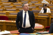 Leszerelt rendőrök, tűzoltók, bévések százai várják, hogy visszatérhessenek korábbi munkahelyükre
