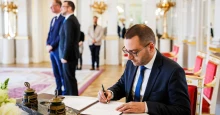 Limonádé 49 500 forintért – VIP-bankkártyáról is költöttek közpénzt a Szuverenitásvédelmi Hivatal vezetői