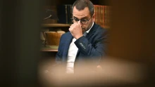 Limonádé csaknem 50 ezer forintért, útikönyvek 77 ezer forintért – VIP-bankkártyákról szórták a közpénzt a Szuverenitásvédelmi Hivatal vezetői