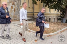 Meggyanúsították a Nemzeti Vagyonkezelő volt vezetőjét a túlárazott buszok miatt