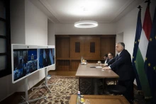 Orbán Viktor koptatta az Iparművészeti egyik szőnyegét, amit új sérülésekkel adott vissza a miniszterelnökség