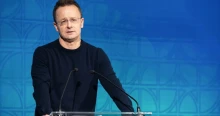 Szijjártó haveri alapon osztogatta a külügyes pozíciókat, nevetségesen sok diplomatát nevezett ki pályázat nélkül