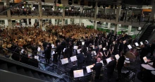 „Többen azt kérdezték: ez most komoly?” – Ilyen sem volt még! Piacon adott koncertet a Győri Filharmonikus Zenekar
