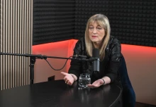 „Visszaköpött Orbánra” – Schmidt Mária páros lábbal szállt bele Leslie Mandokiba