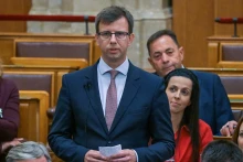 A Fidesz szerint a kormány átvert és cserbenhagyott több millió autóst