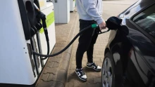 Az üzemanyagárak az egekben, a Tisza-kormány meg lebegtet
