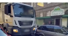 Döbbenetes videó Zuglóból: több autót is letarolt, majd eliszkolt a teherautó