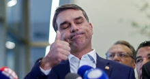 Korrupció és pénzmosás gyanúja miatt nyomoznak Flávio Bolsonaro ellen