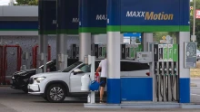 Máris itt az első hiba a dízeltámogatással, Kapitány Istvánék ezt alaposan elszúrták: mégis jár luxuskocsiknak az 5000 forint – sok tízéves családi autónak meg semmi se jut