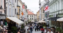 Megkérdeztük a pozsonyiakat, mi a véleményük a magyarokról, Magyar Péterről, meg egyáltalán, a V4-ről - megmondták, továbbadjuk