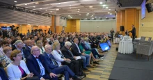 Oszkó Péter: eladtuk a kínaiaknak az európai piacot, sőt még fizettünk is érte