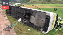 Öt halott és negyven sérült egy svájci buszbalesetben