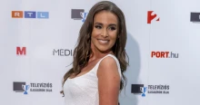 Sydney van den Bosch mesebeli helyen próbálja kiheverni a kutyája halálát