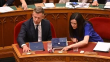 Az oroszok és az ukránok sem értik Orbán Anitát, Kapitány István csodát tett, bezárja magyarországi gyárát a német autóipari óriás – a hét legfontosabb történései