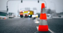 Baleset Debrecenben: beszorult egy utas a roncsba, feszítővágóval szabadították ki a tűzoltók