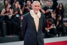 John Malkovich lett a legjobb színész, második világháborús dán dráma nyerte az Arany Oroszlánt