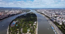 Kiürítették és lezárták a Margit-sziget egy részét, robbanótestet találtak a tűzszerészek