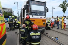 Lekapcsolták volna az életmentő gépekről, szülei Bukarestbe szállíttatták a kisfiút, akit a villamos gázolt el a Batthyány téren