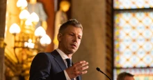 Magyar Péter ma bemutatja, milyen visszaéléseket tártak fel az Orbán-kormány gyermekvédelmében
