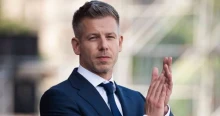 Magyar Péter szerint Orbán Viktor terjesztette fel kitüntetésre a bicskei gyermekotthon később pedofília miatt elítélt igazgatóját