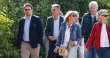 Megérkeztek a szokásos vendégek Kötcsére, de Orbán csak nem sokkal a beszéde előtt fog