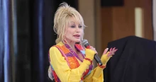 Megszavazták: Dolly Parton nevét veszi fel egy város repülőtere – már az énekesnő halála előtt felvetődött az ötlet