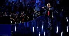 Trump osztogatással készül a választásra, de ez sem oldhatja meg minden gazdasági baját
