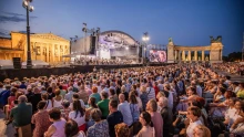 Amikor a csend beszél - A Budapesti Fesztiválzenekar a Hősök terén játszott