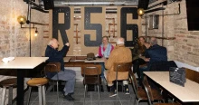 Egy évvel a választás előtt YouTube-csatornát indított a Fidesz-közeli cég, 375 millió közpénzt kapott
