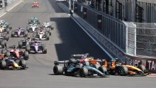 Hamilton jól rajtolt, Leclerc sokáig vezetett, dobogóra sem állhatott Ferrari-pilóta
