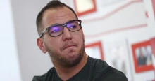 Így még nem láttuk Curtist, elképesztő formában mutatkozott a felesége mellett