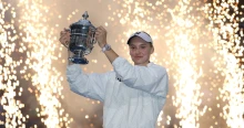 Könnyek között ért véget a döntő: Ribakina a US Open királynője