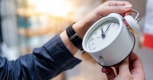Mi még átállítjuk az órákat, de ők már nem: Itt eltörölték az óraátállítást