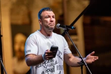 Molnár Áron fejjel ment a kerítésnek, három öltéssel varrták össze