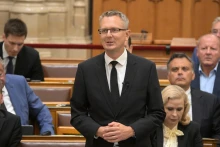 Rétvári megint beleállt Magyar Péterbe, most épp „gender aktivistának” nevezte a miniszterelnököt
