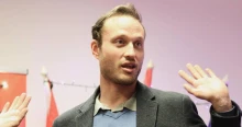 Százezrekkel húzhatott le aktivistákat a volt DK-s politikus, aki 52 ezres számlát csinált egy étteremben, majd elfutott