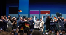 Tovább menetel az AfD, már kilenc százalékponttal előzi a Merz-féle uniópártokat