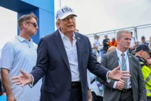 Trump szerint „negatív erők” keltik a feszültséget a mesterséges intelligenciával kapcsolatban, a lényeg, hogy „aki az AI-ban nyer, az nyer”