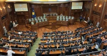 Újabb politikai patthelyzet Koszovóban, a parlamentet a második legnagyobb párt nélkül nyilvánították megalakultnak