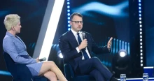 Romanowskit megnevezve reagált a Fidesz az Alapjogokért Központnál tartott házkutatásra
