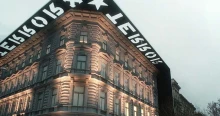 Elképedsz, ha meglátod milyen felirat fogadja az újranyitott Terror Háza látogatóit