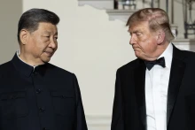 Udvariaskodással és a kereskedelmi tűzszünet minimális meghosszabbításával zárult Donald Trump és Hszi Csin-Ping találkozója