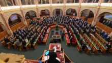 Büncselekményt követhetett el a parlamentben egy tiszás képviselő, amit videó is rögzített