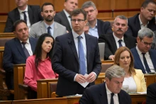 Bóka János és Takács Péter is nekiment a Tisza képviselőinek a szavazógomb-incidens miatt